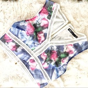 ❗️2/$10 Cropped Floral Tank with Intricate Detail